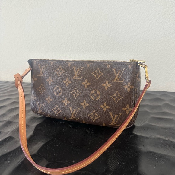 Louis Vuitton Accessories Pouch Pochette
Accessoires Brown Monogram - Picture 1 of 5